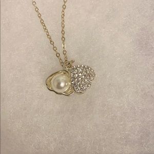 Seashell pearl necklace
